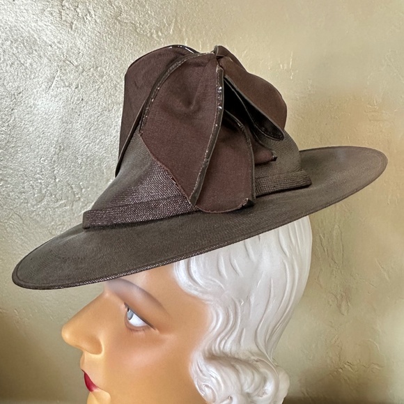 PRECIOUS 1940s' BROWN STRAW TILT FEDORA WITH BROWN VINYL EDGING - Picture 10 of 14